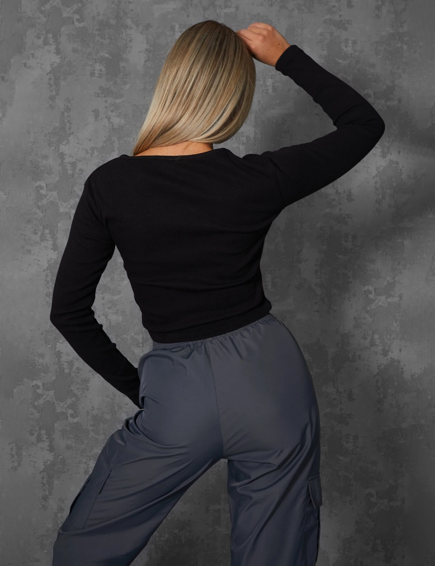 FITTED LONG SLEEVE T-SHIRT BLACK - Image 2